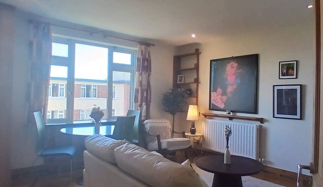 Bright 2BDR Sandymount Apartment Near Sea
