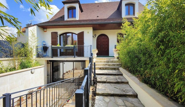 Bright and Comfortable Private Home