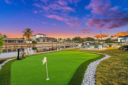 Casa Azul - Waterfront Villa with Pool & Dock