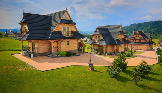 Charming 3-bedroom chalet with WiFi and big garden near Zakopane