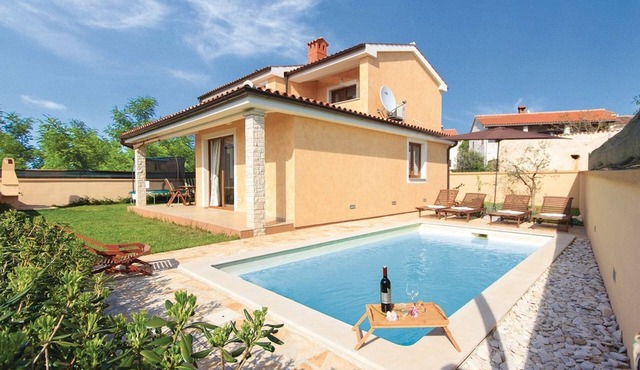 Charming luxury villa with private pool in a quiet area