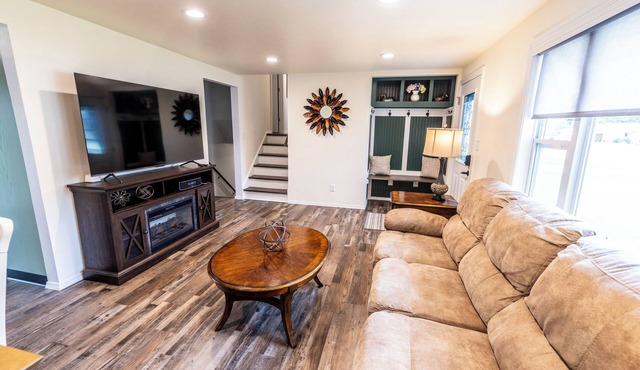 Charming Split-Level Near Lambeau