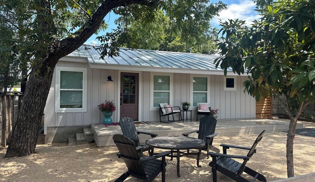 Chic 3-Bedroom Home in the Heart of Austin – Designer Touches, Modern Comforts