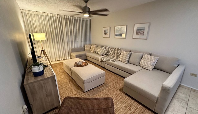 Chic Oasis Combate, 2 bdrm/2.5 bath, sleeps 6, full A/C, WiFi