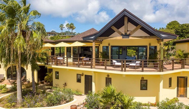 Cornucopia 5BR in Spanish Town by Personal Villas - Luxurious Lovely Haven
