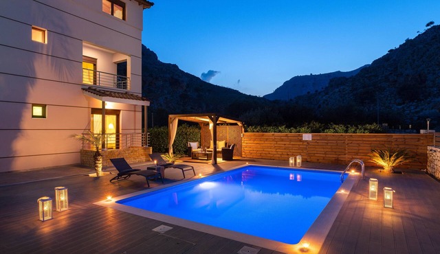 Costa Costa Villa -Luxury Villa