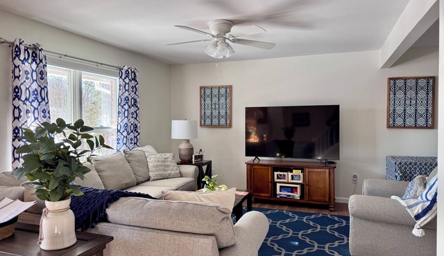 Cozy, Modern, Clean, 3 BR Oasis: Grill, Parking, Near PSU The Cubhouse