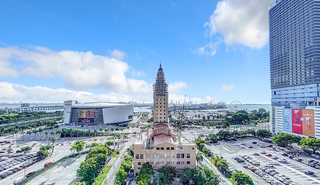 Downtown Miami Escape: Near Port of Miami, Kaseya Center & Top Attractions!