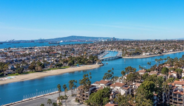 Elegant Long Beach Condo - Marina View - Gated - Parking - Pool Access