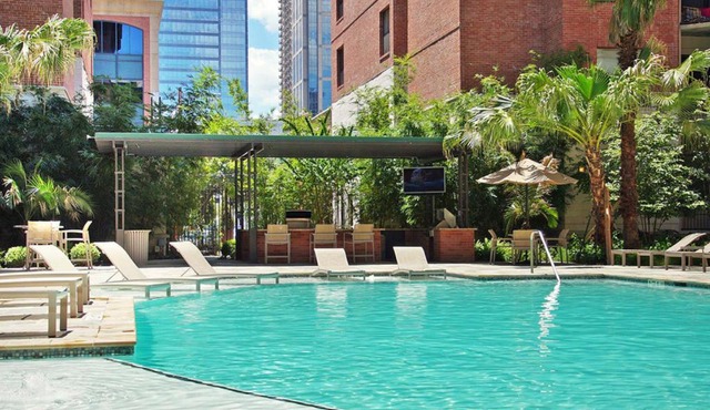 Entire Modern Downtown Apartment Ideal For Long-Term Stays