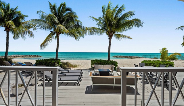 Exclusive Luxury Beachfront Villa - Private White Sand Beach, Upscale amenities.