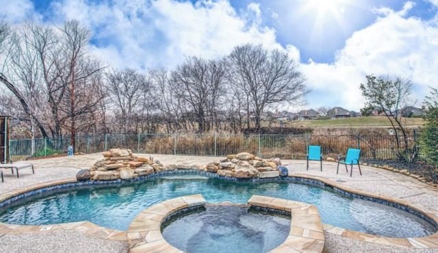 Family Resort with Pool, Spa, Theater, Game Room on Golf Course!