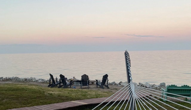 Game day Retreat- Luxury Algoma Lakehouse, 310ft of private shore, Fire pit!