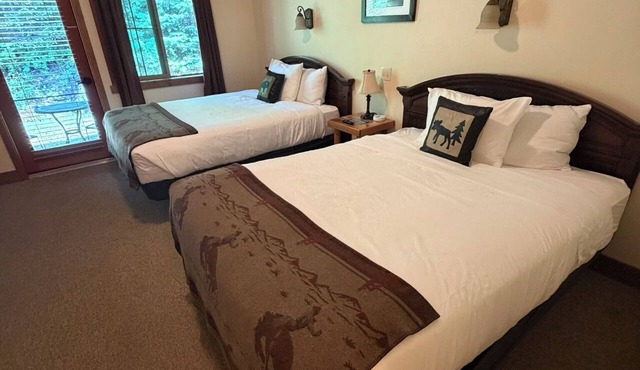 Glacier Guides Lodge