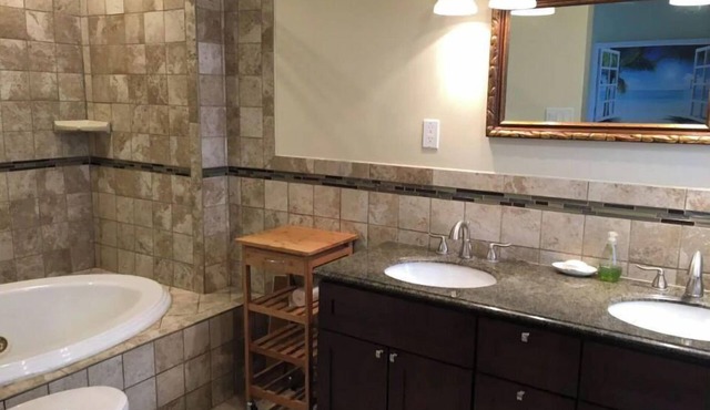 Gorgeous Long Beach Bungalow (No Smoking)