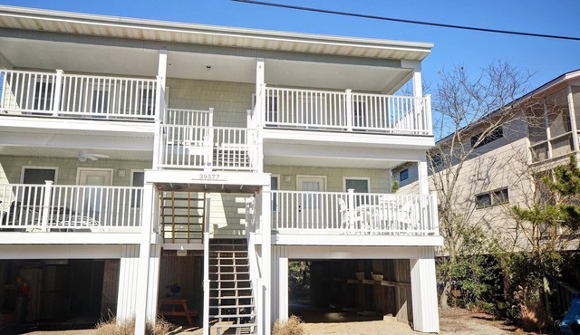 Great Condo in North Bethany, steps from the Beach!