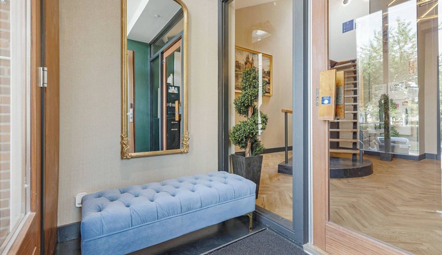 High-end boutique apartment near city center!