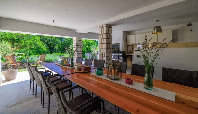 Holiday flat with pool in idyllic surroundings