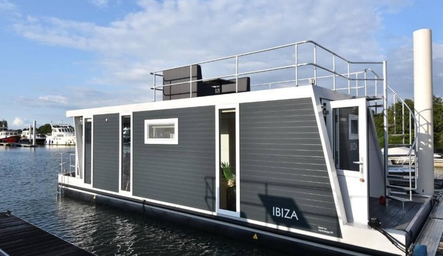 Ibiza | Cozy Houseboat in Maastricht | 4 Guests