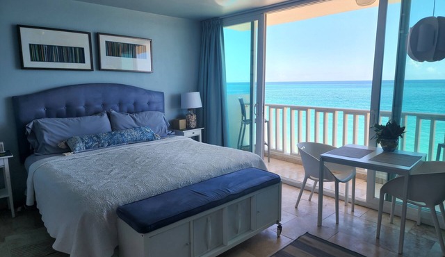 Immaculate Beachfront Studio great view & location, next to Condado Marriott, PR