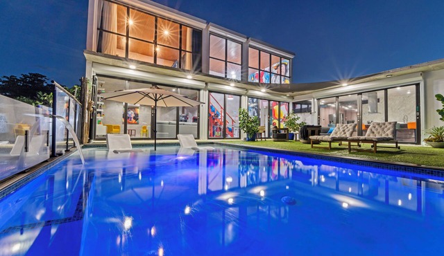 Infinity pool - Ocean View- Slide - Pool Table- Ps5 - Ping-Pong Table
