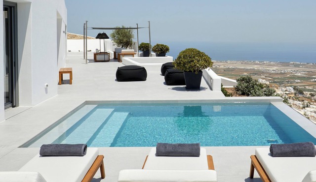 Kamini, One bedroom ultra luxury Villa with pool and views