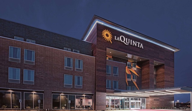 La Quinta Inn & Suites by Wyndham Dallas Grand Prairie North
