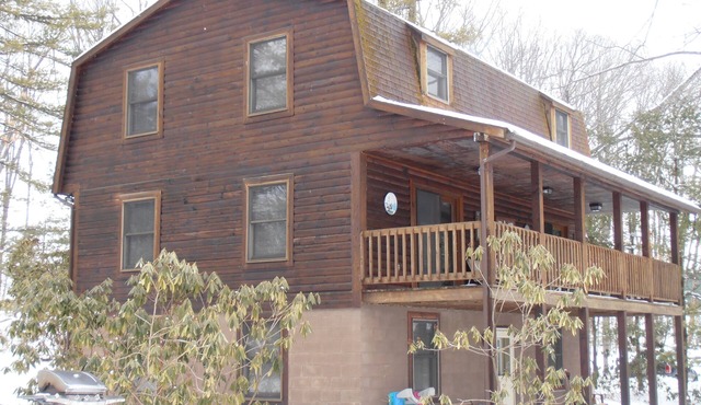 Lakefront Log Home w/Dock Slip, 30% Weekly Discount, 2 Miles from Nat. Park