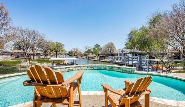 Lakefront with Private Pool, Deck, AND Hot Tub!