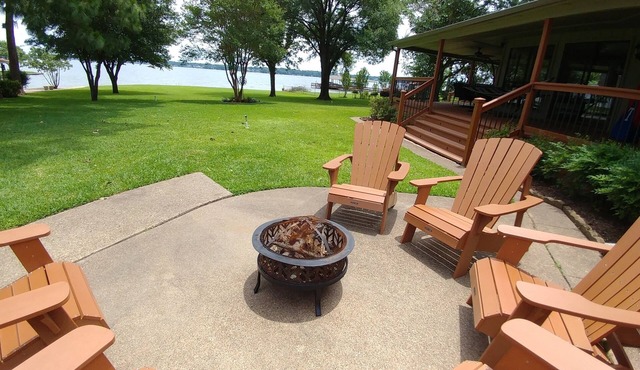 Lakehouse Retreat With 140' Open Water & Amazing Views - Sleeps 12