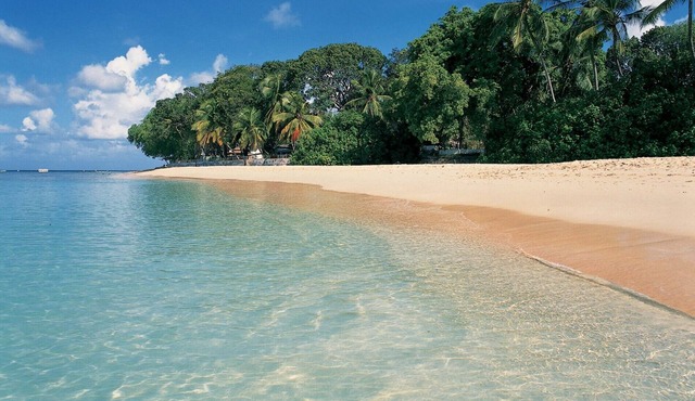 LANDFALL VILLA - AMAZING LOCATION ON SANDY LANE BEACH IN BARBADOS