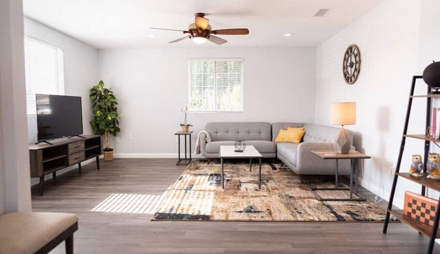 LARGE 4-BEDROOM HOUSE WITH AIR HOCKEY TABLE CLOSE TO DISNEYLAND IN ORANGE COUNTY (p41)