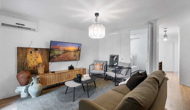 Leafy central stylish apartment in great location.