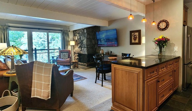 Lift One - Top floor one bedroom with a view
