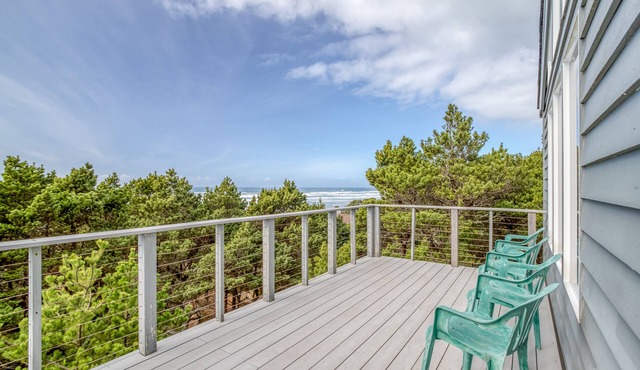 Light and Bright Home with Beach Access Just Steps Away! Pet Welcome!