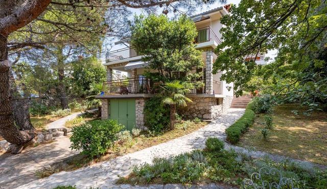 Lovely apartment in Malinska with WiFi