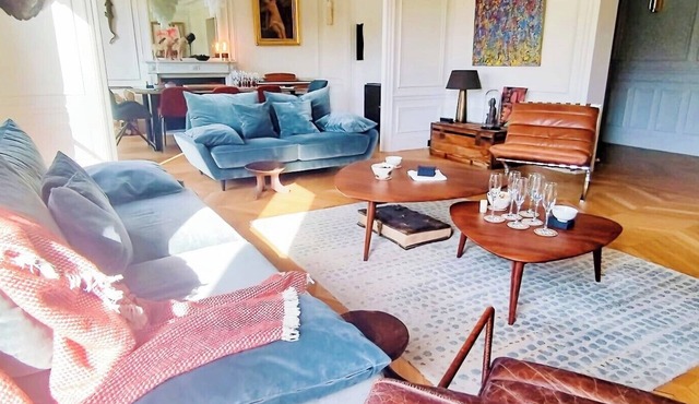 Luxery 4Bedroom Apart Near Arch of Triomphe With AC & Outbuilding for staff