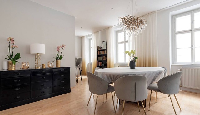 Luxurious apartment on the Naschmarkt but in a quiet location
