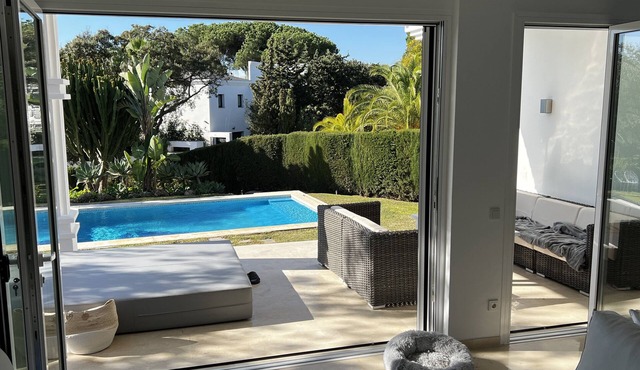 Luxurious sea view villa for 6 people, 1km from the beach