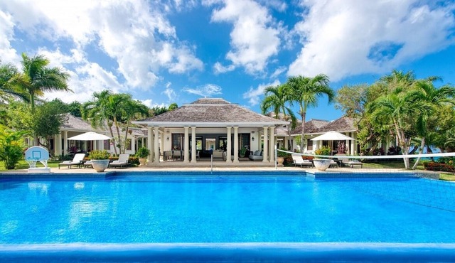 Luxurious, Stylish Villa, Magnificent Sea & Sunset Views, Heated Pool & Saltwater Spa in Montego Bay