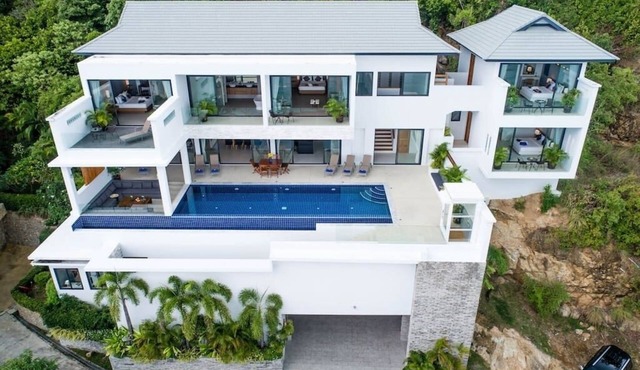 Luxury 5 Bedroom Villa w Infinity Pool