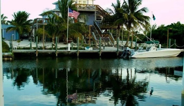 LUXURY EXECUTIVE ISLAND HOME W DOCK