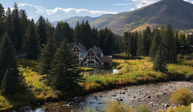 Magnificent Pent House With pool and Hot tub In vail Village. Lic#008001