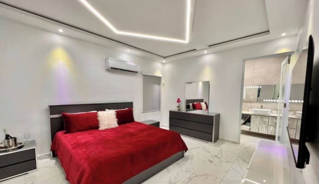 Modern Beach Villa Fernando/Heated Pool/Power Generator/Beach Walk Parking