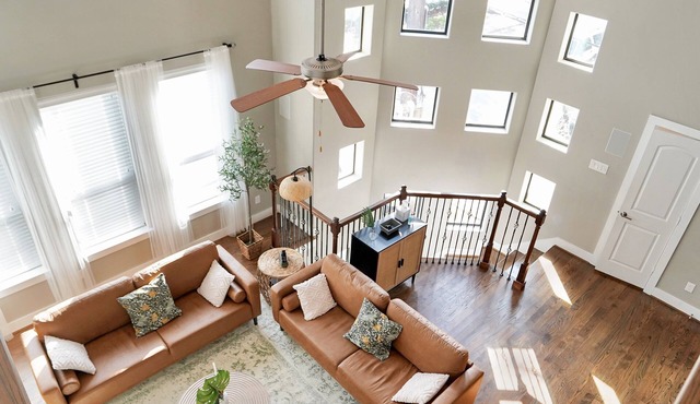 Modern Boho Chic | Downtown View | King Bed | 4BR