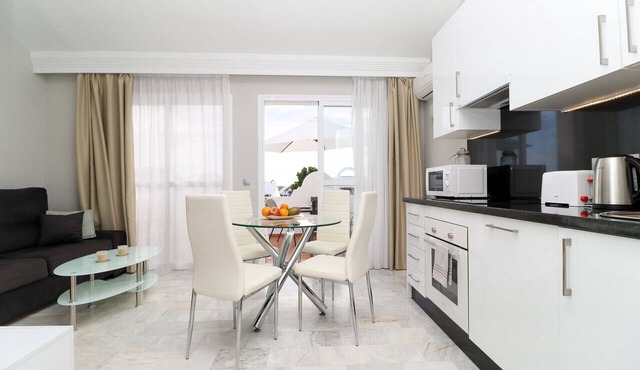Modern duplex 6307 - great facilities onsite