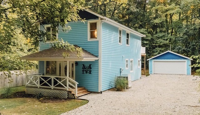 Monroe House - 2 Minute Drive to Lake Michigan ● Pet Friendly ● Beach Access
