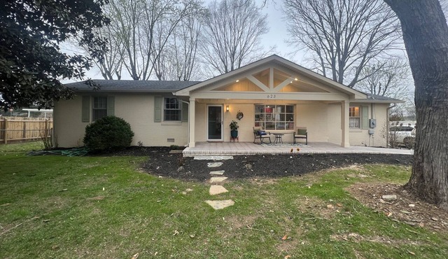 Muletown's Cozy Classic w/hot tub, outdoor game area, and fire pit