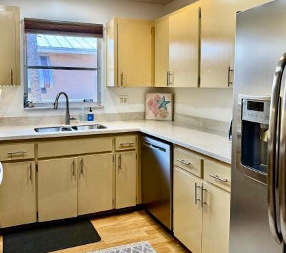 Naples Park Cottage 106th 6 blocks off ocean
