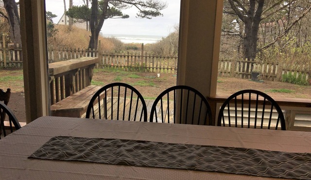 NEW! Tranquil Oceanfront Gem with Hot-tub 3 BDRM + Den, 3 BATH